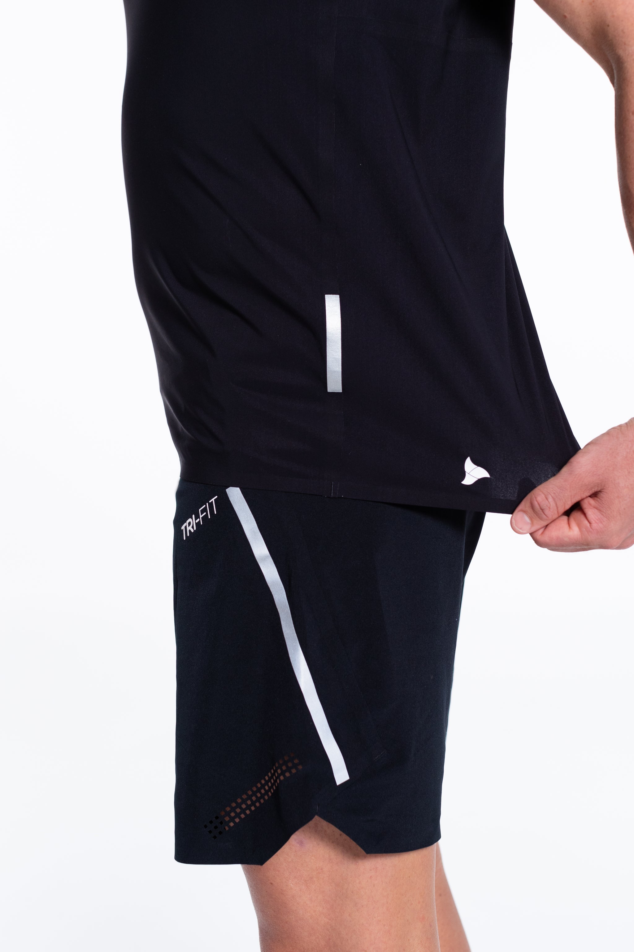 m.u × MOEK TRI GUSSET CUFFS SWEAT m.u × MOEK TRI GUSSET CUFFS SWEAT