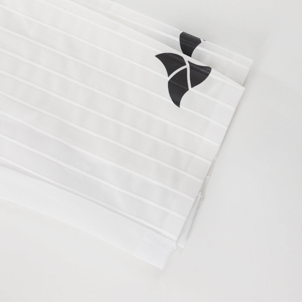 Close-up of the ribbed aero sleeve with TRI-FIT logo on the white/black VORTEX triathlon suit